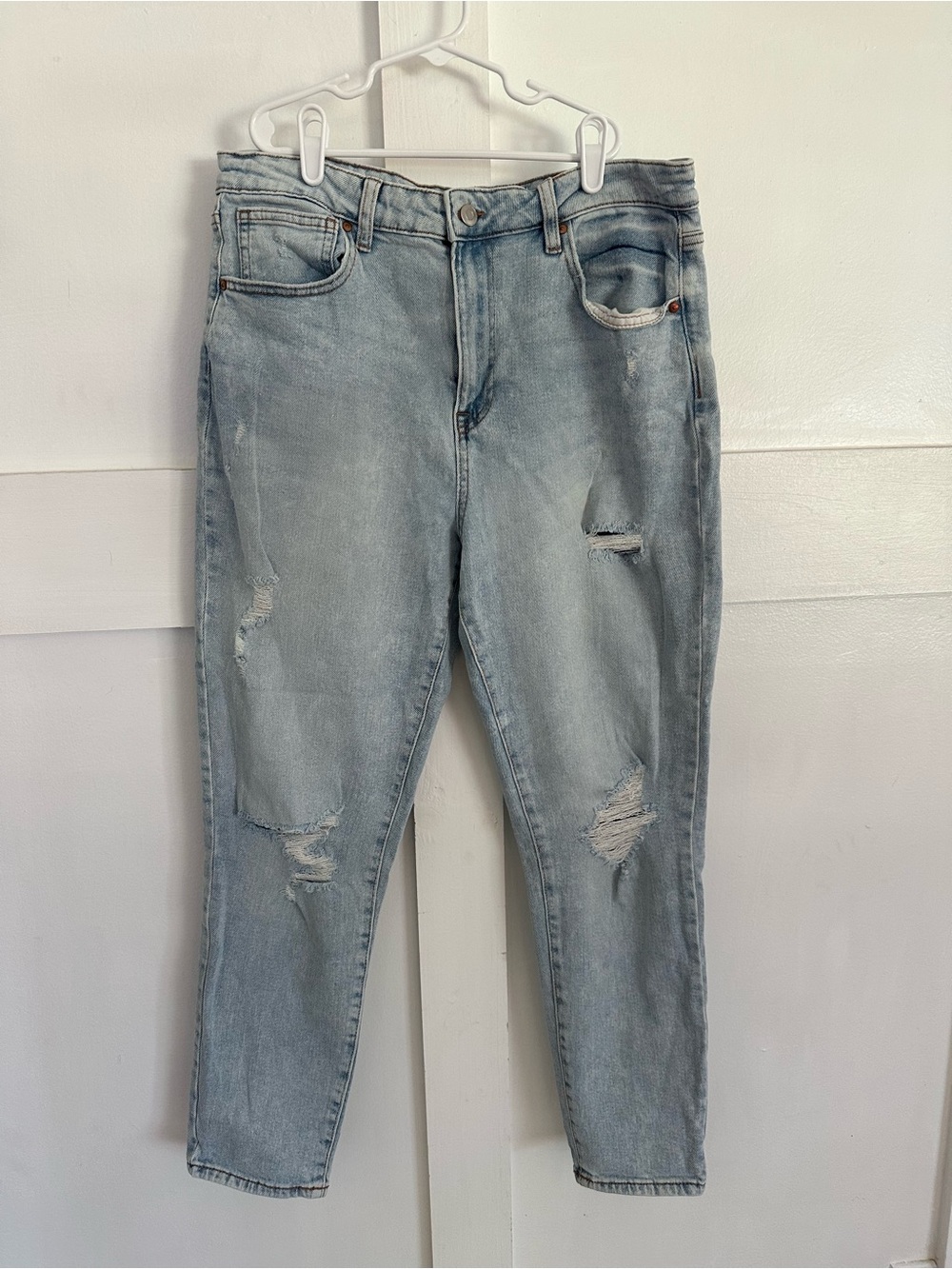 No Boundaries Light Wash High Rise Distressed Jeans